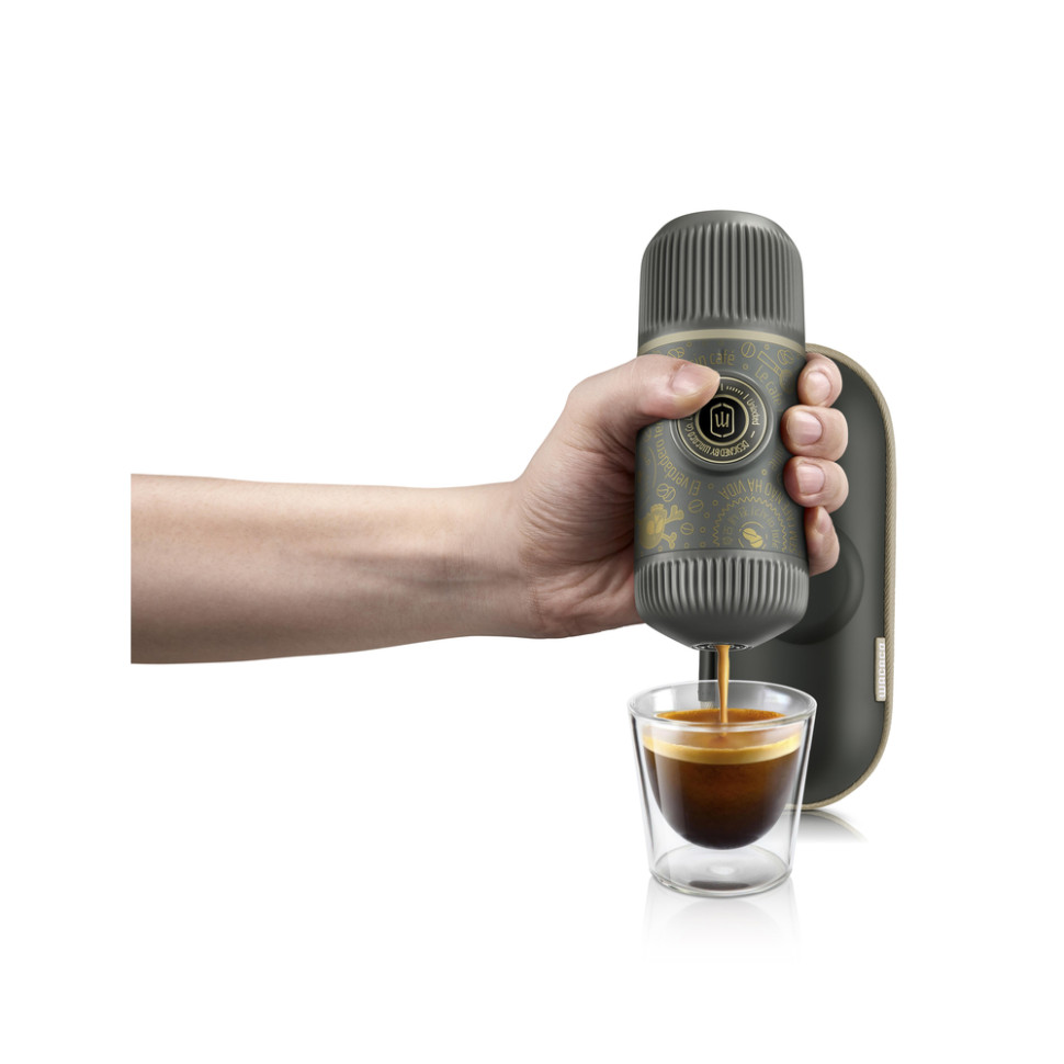 Портативная эспрессо-кофеварка Wacaco Nanopresso темно-серая с чехлом, механическая, для молотого кофе